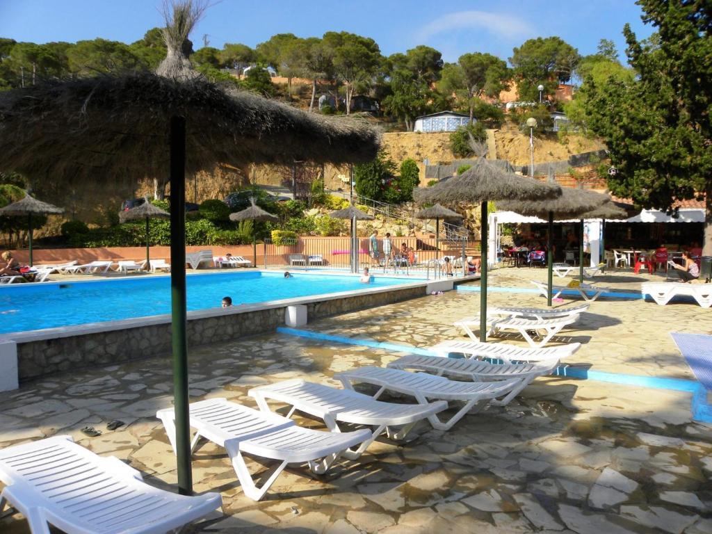 Hotel Camping Sènia Cala Canyelles Lloret de Mar Esterno foto