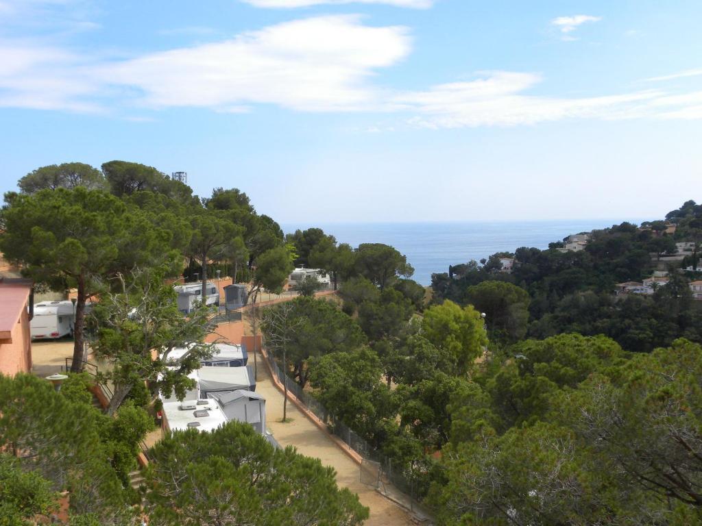 Hotel Camping Sènia Cala Canyelles Lloret de Mar Esterno foto