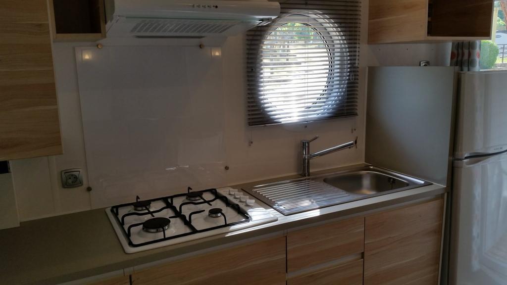 Hotel Camping Sènia Cala Canyelles Lloret de Mar Esterno foto