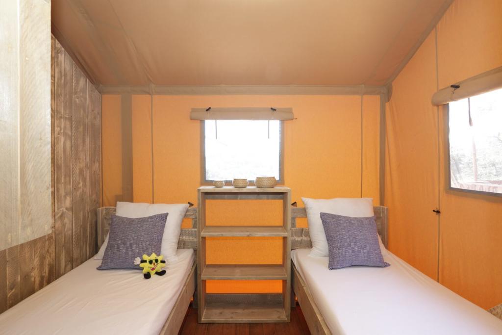 Hotel Camping Sènia Cala Canyelles Lloret de Mar Esterno foto
