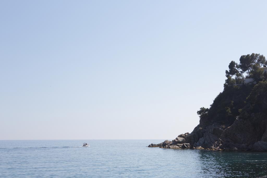 Hotel Camping Sènia Cala Canyelles Lloret de Mar Esterno foto